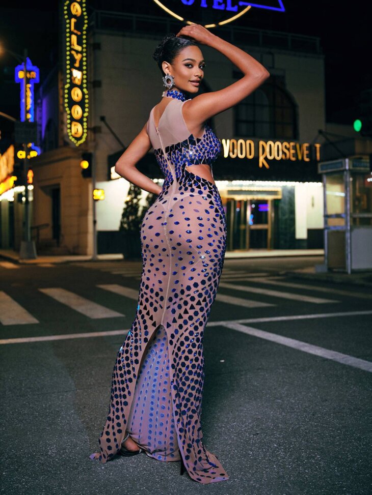Robe longue en acrylique avec strass et col haut Tonica – Image 2