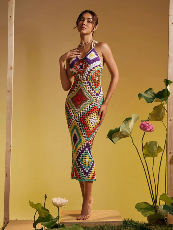 Robe en maille creuse à patchwork et spaghetti Monroe – Image 3