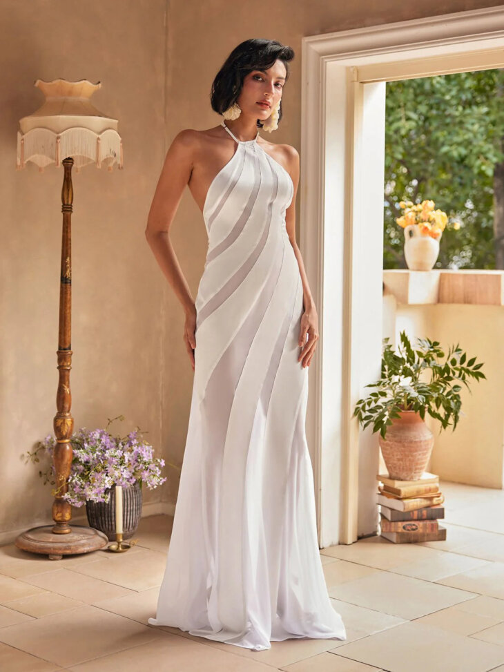 Robe longue en satin à col nu Narwani