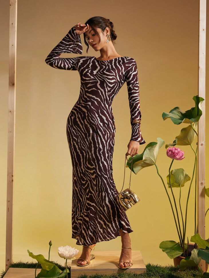 Robe longue imprimée tigre à manches longues Cecily – Image 3