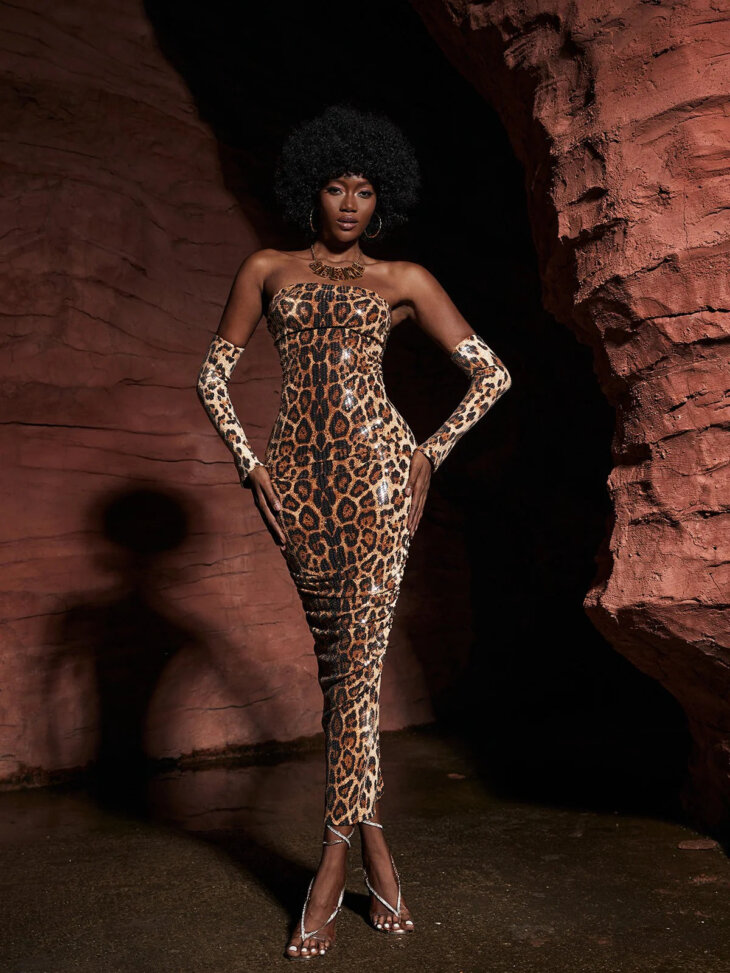 Robe longue sans bretelles à sequins léopard Peyton