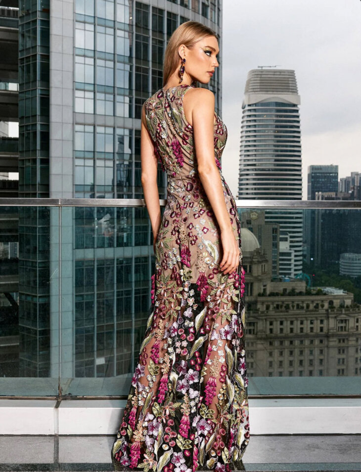 Robe brodée florale sans manches Aero – Image 4