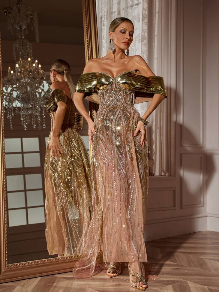 Daryle - Robe longue fendue à sequins et épaules dénudées - Doré