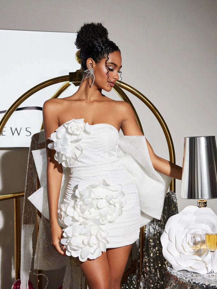 Sophrona - Robe courte sans bretelles avec nœud fleuri – Image 3