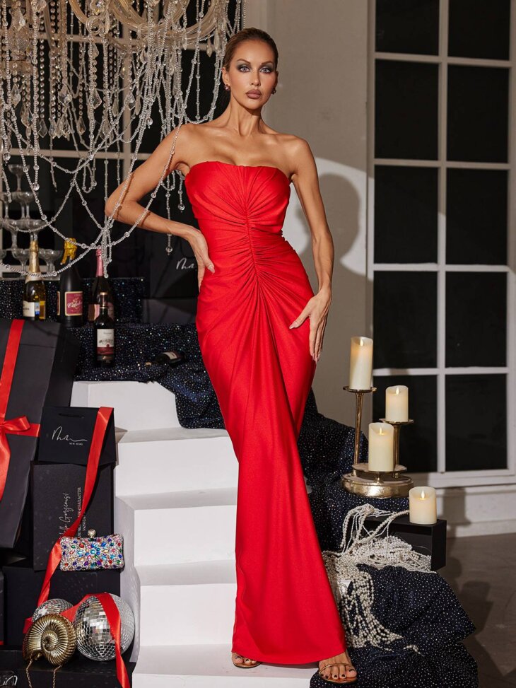 Robe longue bustier froncée en satin Allaire