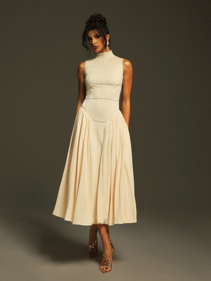Robe mi-longue froncée sans manches Thota
