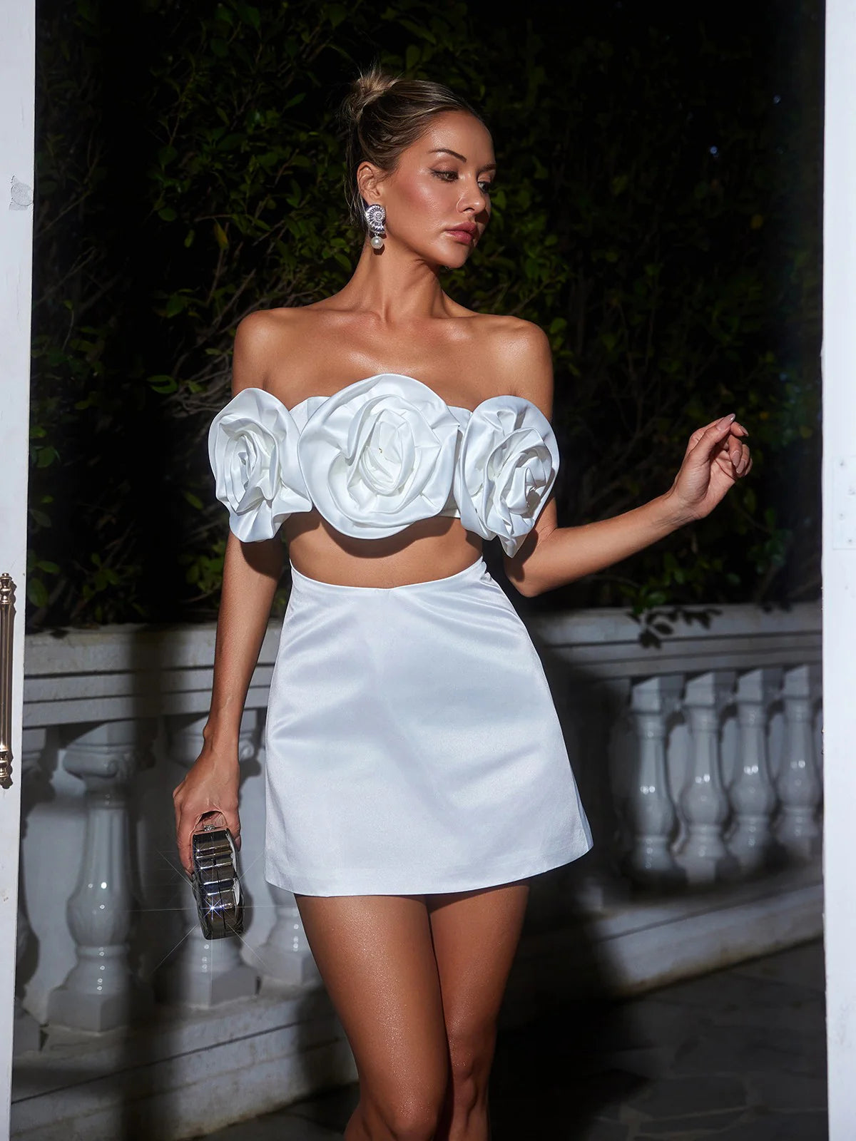 Mini-robe bustier à fleurs découpées Chiyo