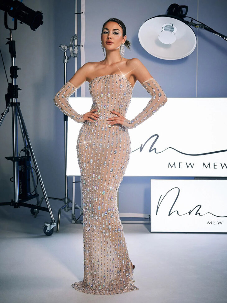Robe longue sans bretelles avec strass et gants Douglas – Image 2