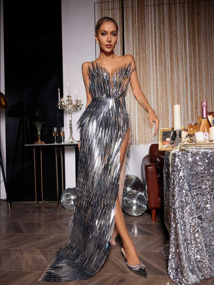 Robe à plumes en métal Jimmie en argent – Image 3