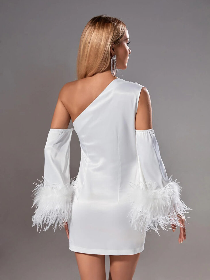 Klara - Mini-robe en satin bordée de plumes - Blanc – Image 6