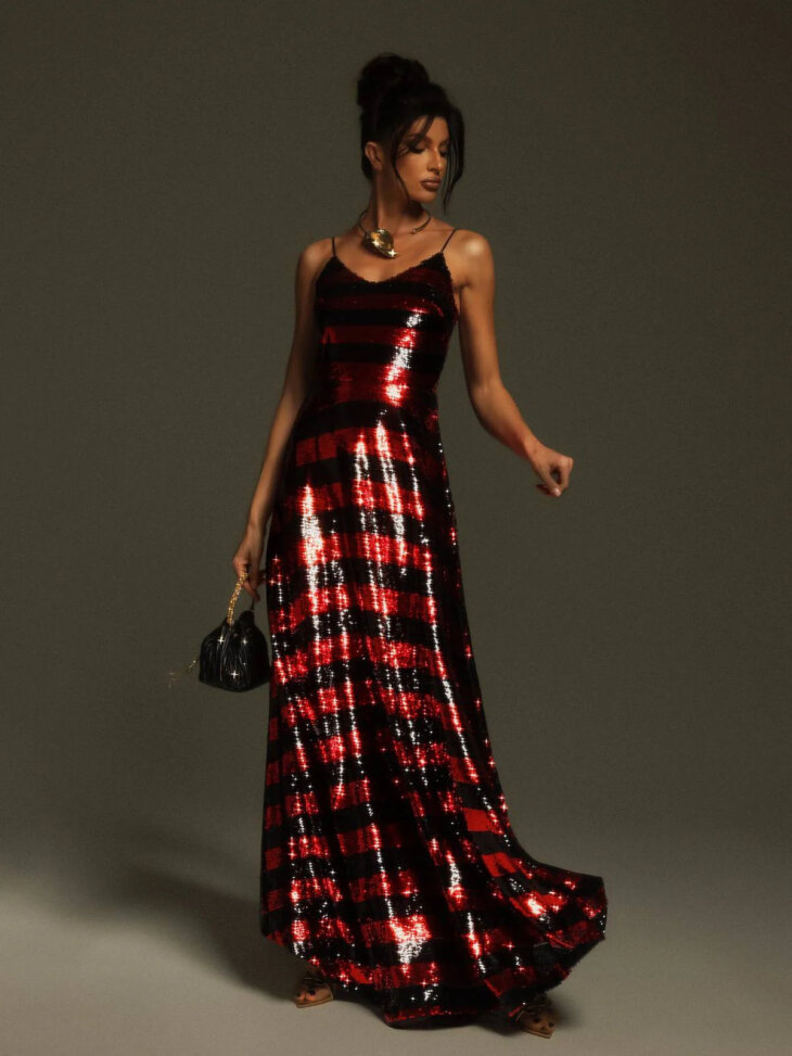 Robe longue à sequins et rayures spaghetti Rupali – Image 3