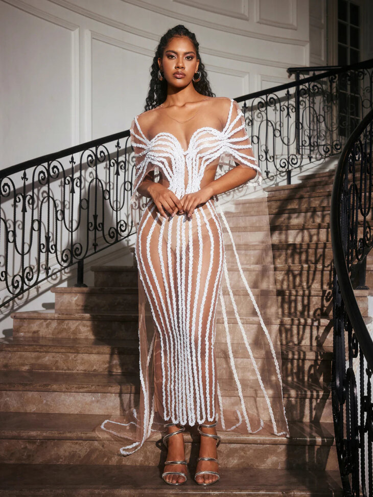 Robe longue ornée de sequins et découpes Blysse – Image 5