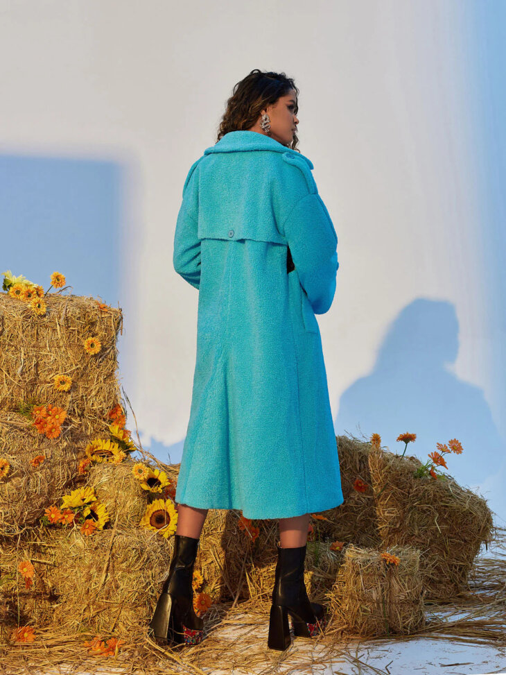 Manteau à revers en fausse fourrure découpé Loki – Image 5