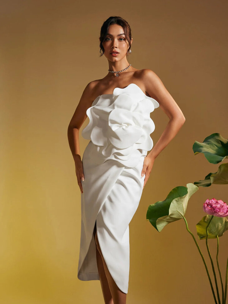 Robe mi-longue fendue à fleurs sans bretelles Amadou