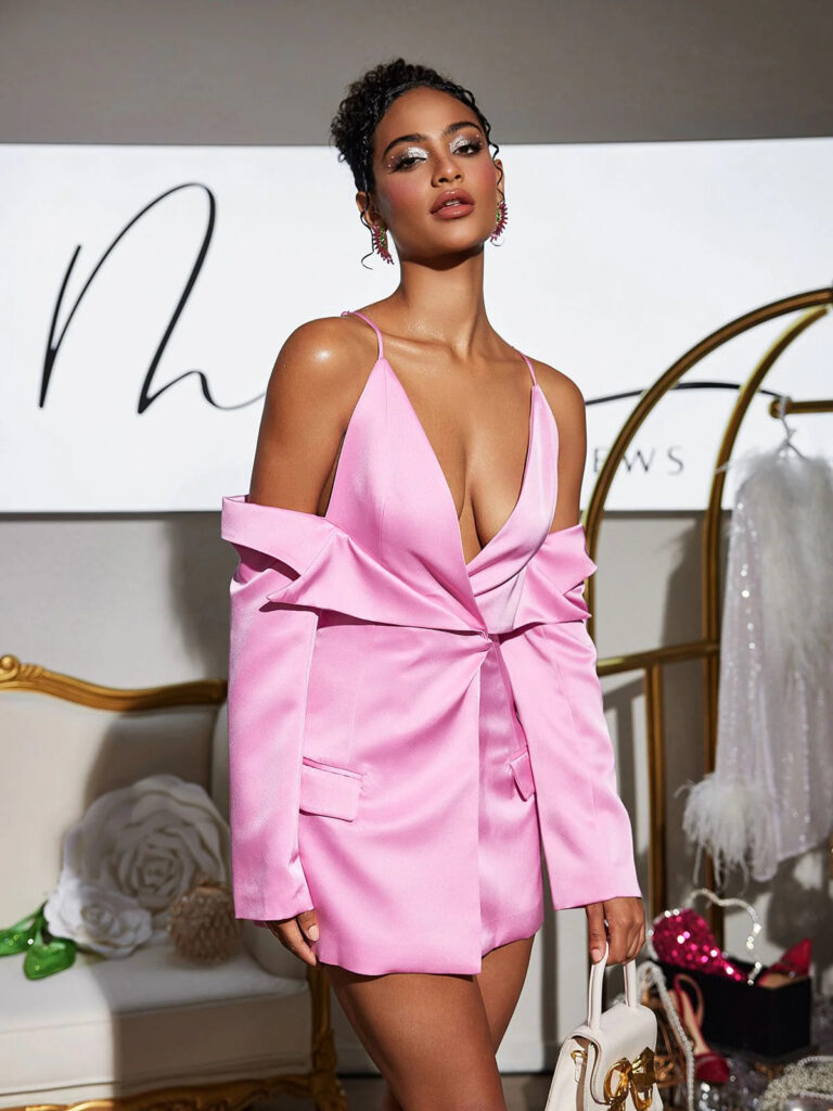 Vila - Blazer drapé en satin à décolleté plongeant – Image 5
