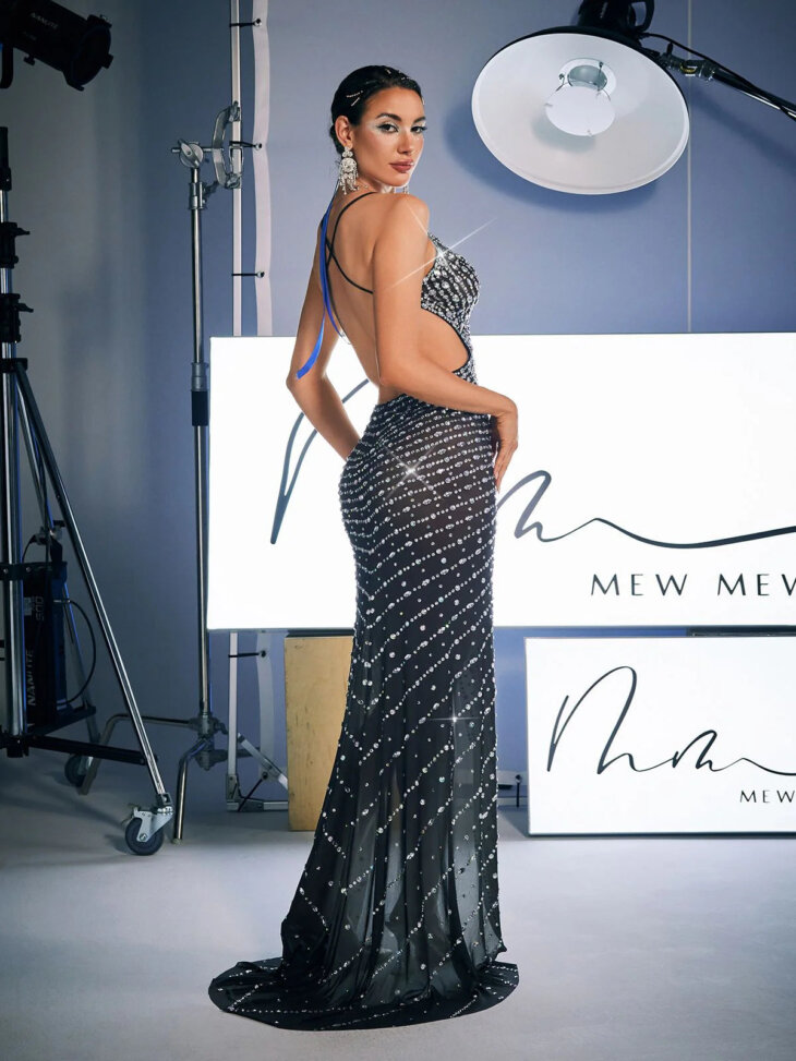 Robe longue Aryan dos nu avec découpes en strass – Image 5