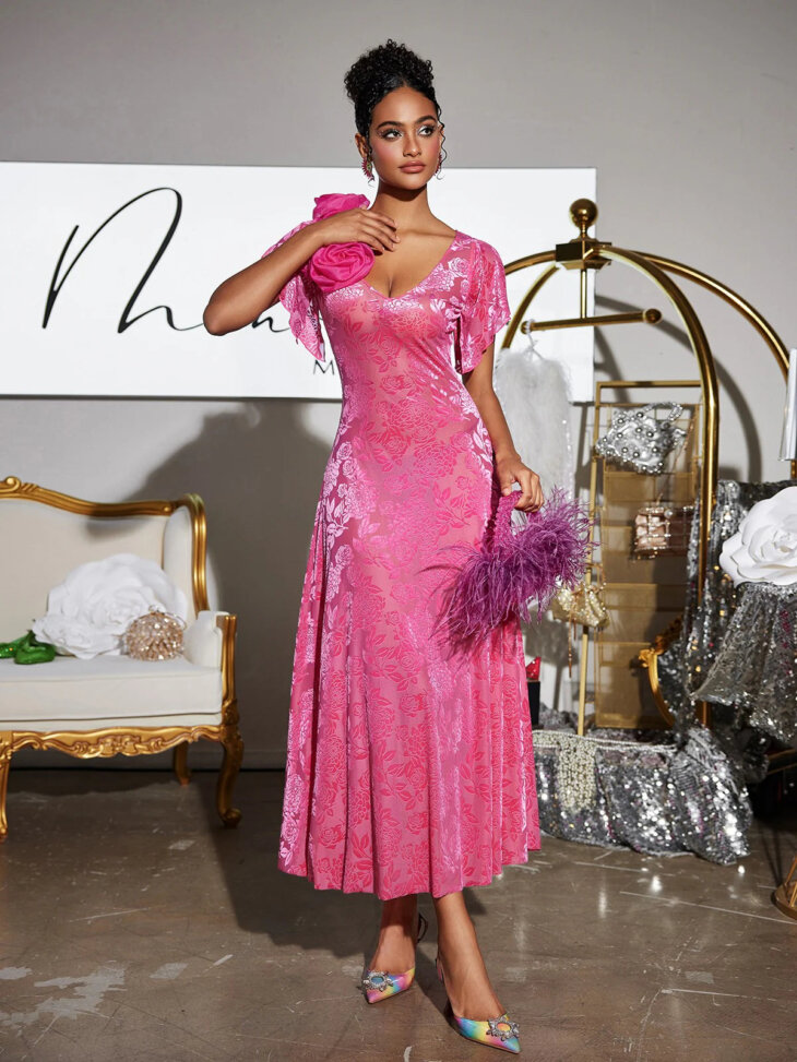 Robe mi-longue fleurie à col plongeant Kymani