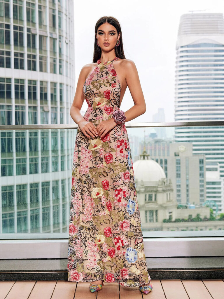 Waner - Robe longue brodée de fleurs dos nu – Image 3