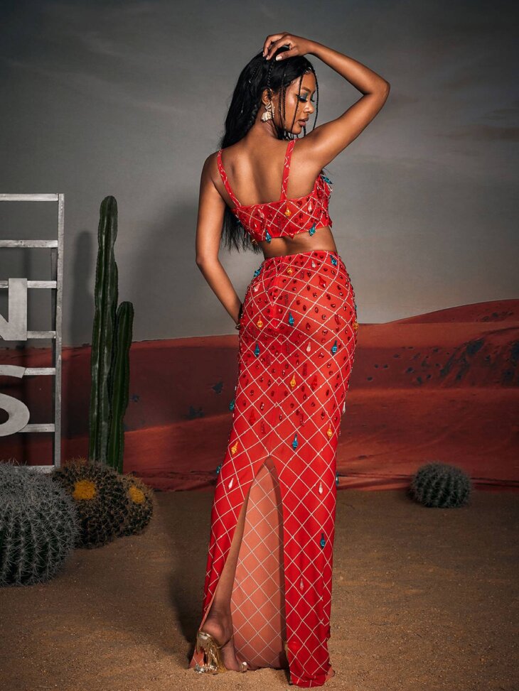 Malik - Ensemble jupe fendue en strass - Rouge – Image 4