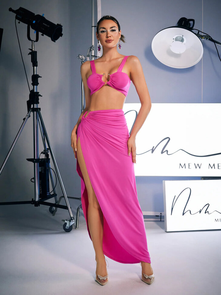 Ensemble jupe fendue en métal rose vif – Image 4
