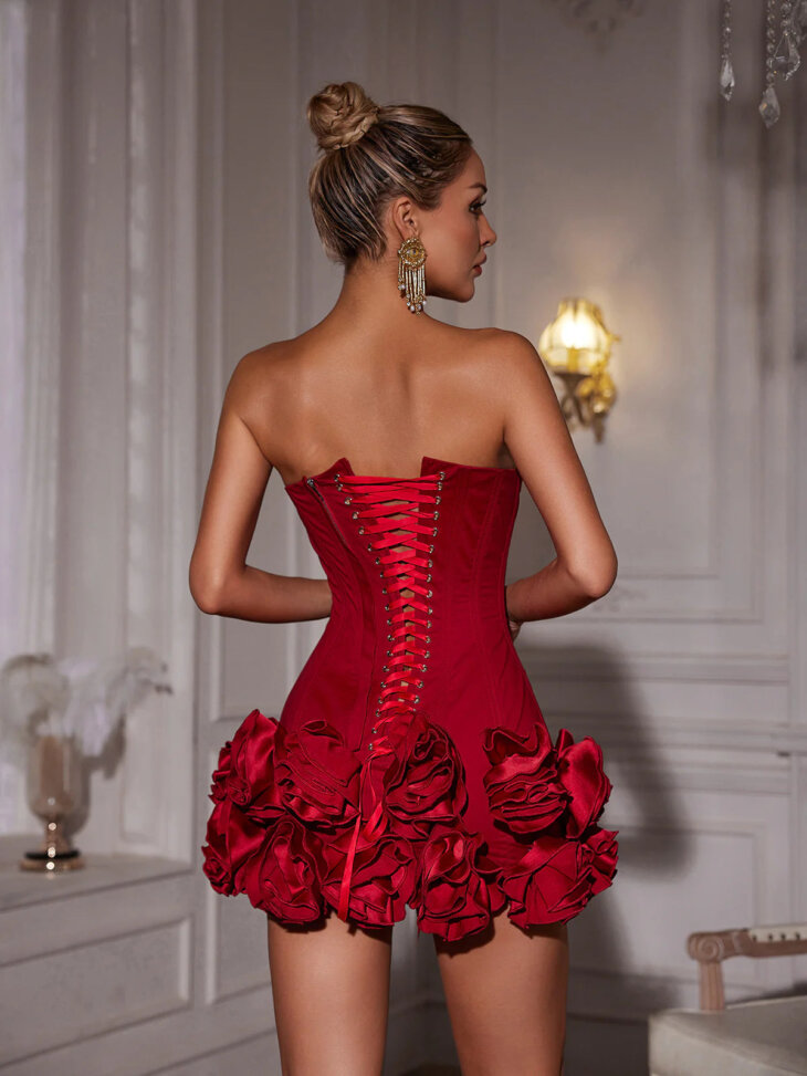 Hiroshi - Robe courte sans bretelles à fleurs - Rouge – Image 2