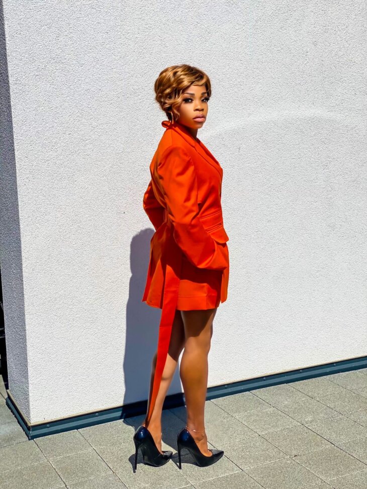 STRUCTURED PANEL BLAZER - Blazer – Image 2