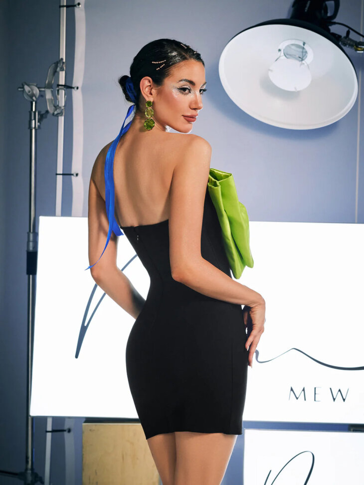 Idony - Mini-robe bustier à franges en cristal et nœud – Image 6