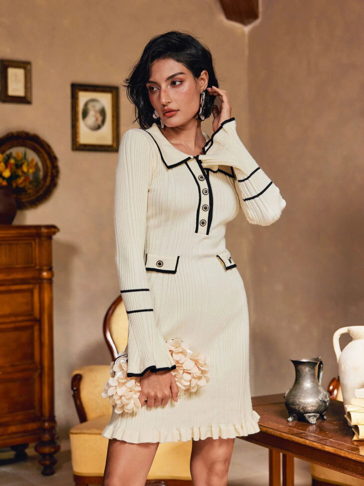Mini-robe tricotée boutonnée à volants et manches longues Shalita