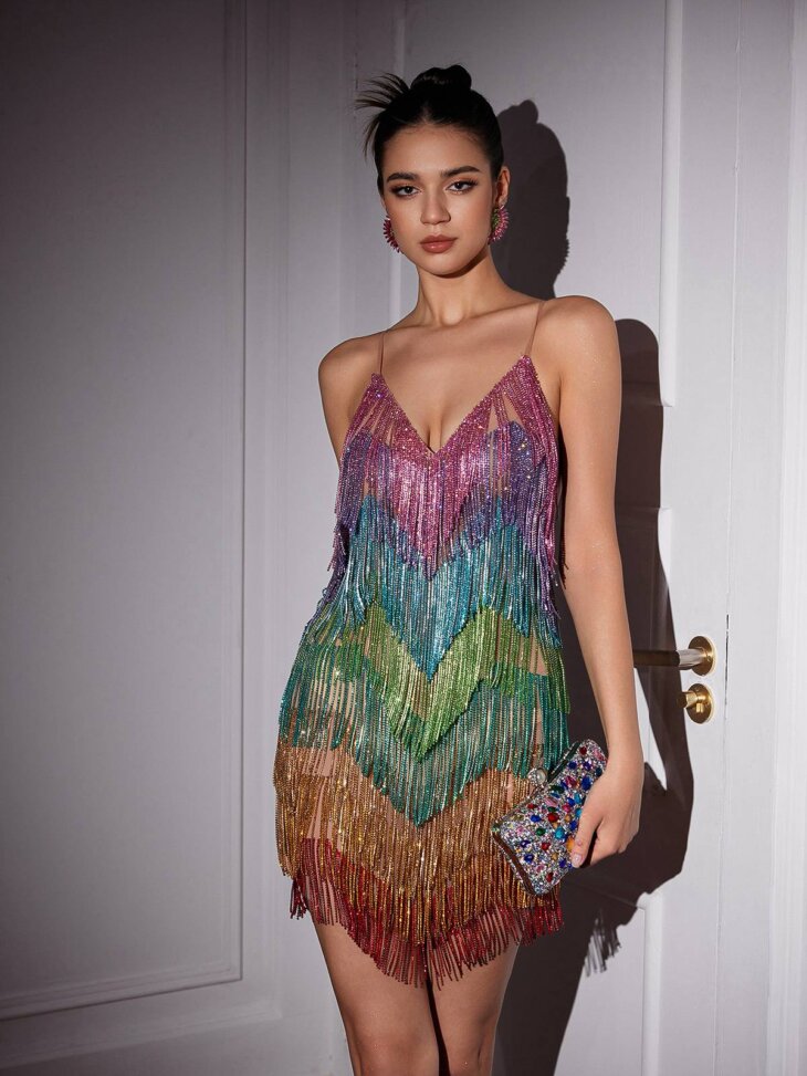 Mini-robe Indy à franges en cristal arc-en-ciel et col en V