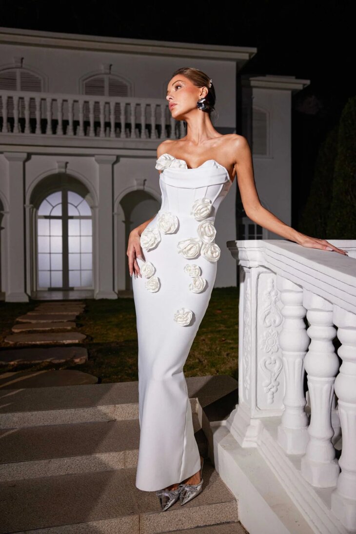 Robe bandage fleurie sans bretelles Arushi – Image 2