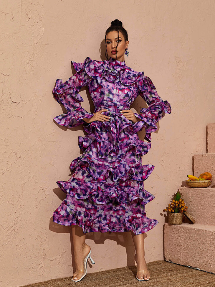 Robe mi-longue imprimée à volants Elena en violet – Image 6