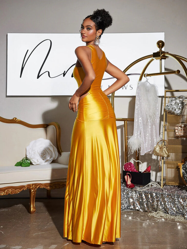 Robe longue en satin à découpes en cristal Panya – Image 2