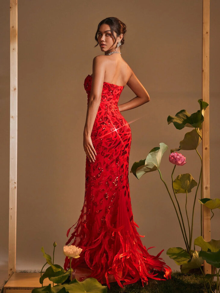 Robe longue sirène à sequins et plumes Limboa – Image 2