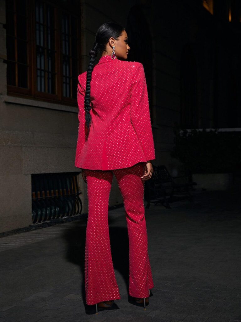 Whitley - Ensemble trois pièces avec blazer orné - Rose vif – Image 2