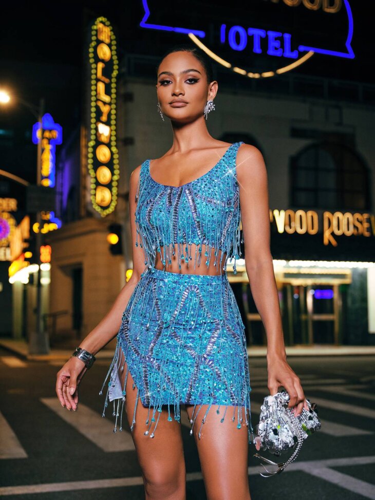 Colette - Ensemble jupe fendue à franges et chaîne en cristal - Bleu – Image 5