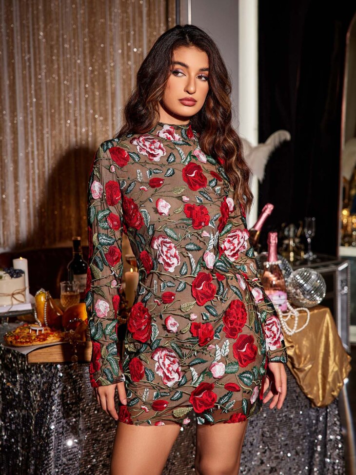 Saige - Mini-robe brodée de roses à manches longues - Noir