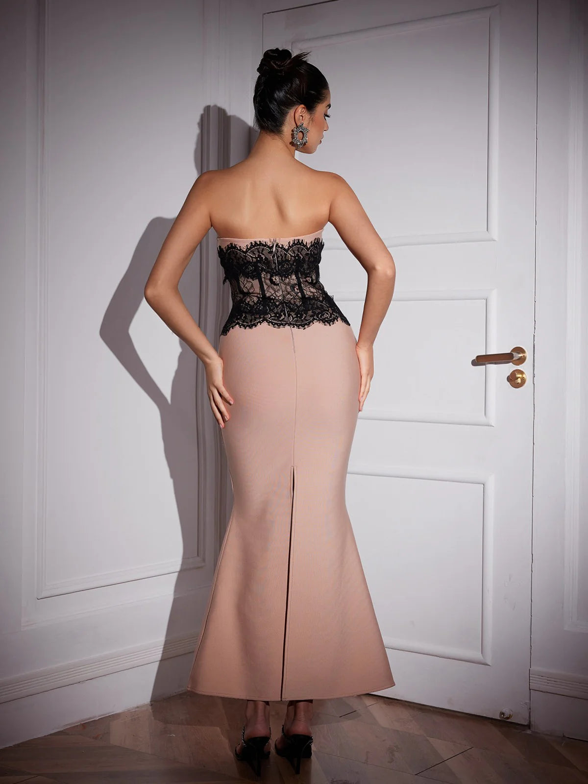 Robe longue bandage en dentelle patchwork Asten – Image 2