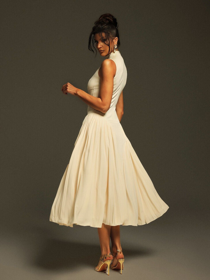 Robe mi-longue froncée sans manches Thota – Image 2