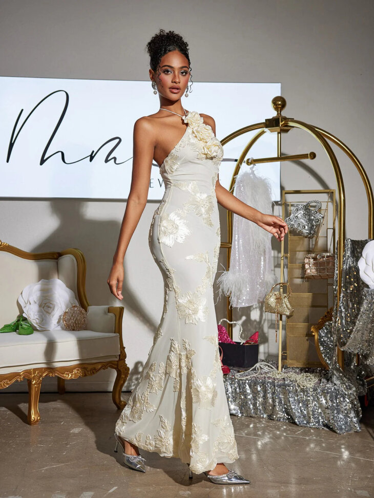Robe longue fleurie à col licou Aedin – Image 3