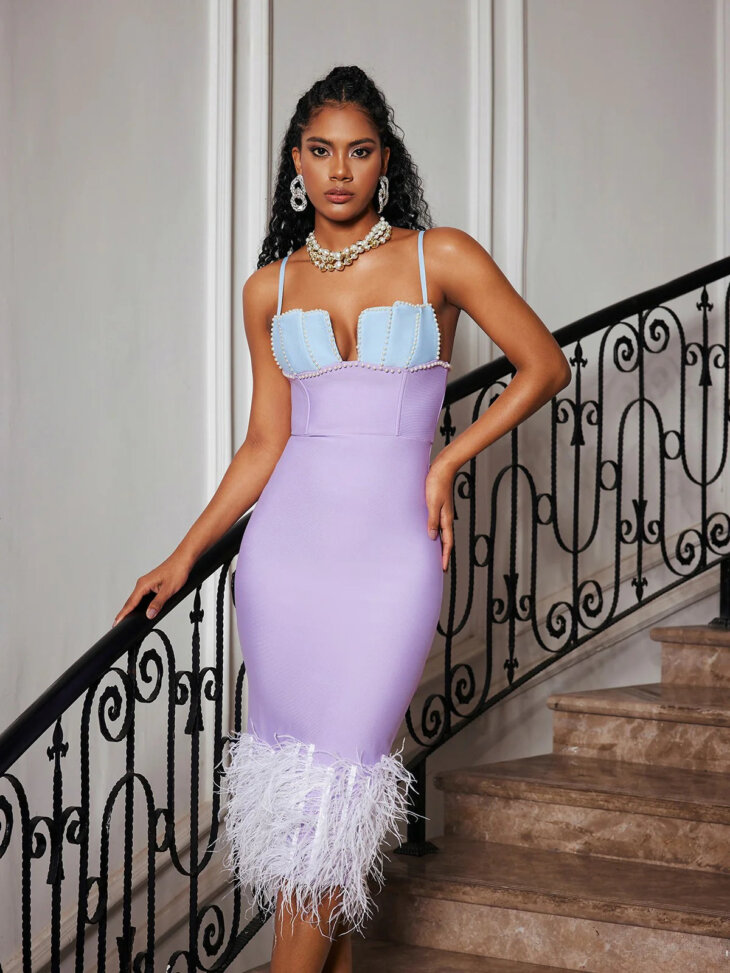 Robe bandage à plumes et perles spaghetti Arife – Image 4