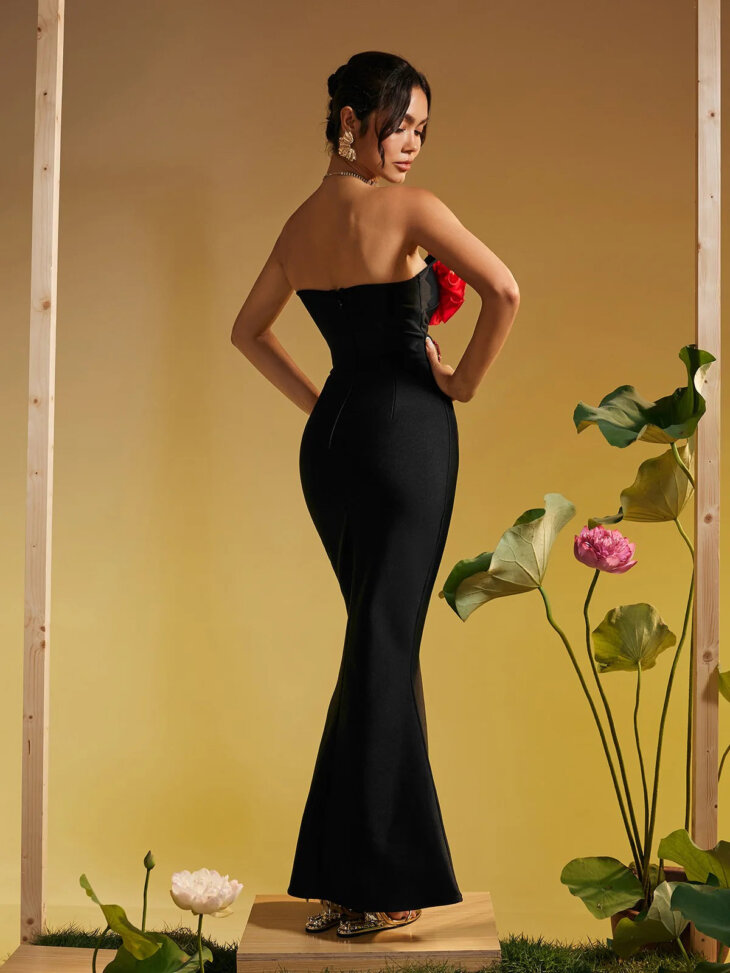 Robe longue sans bretelles en cristal à fleurs Musay – Image 2