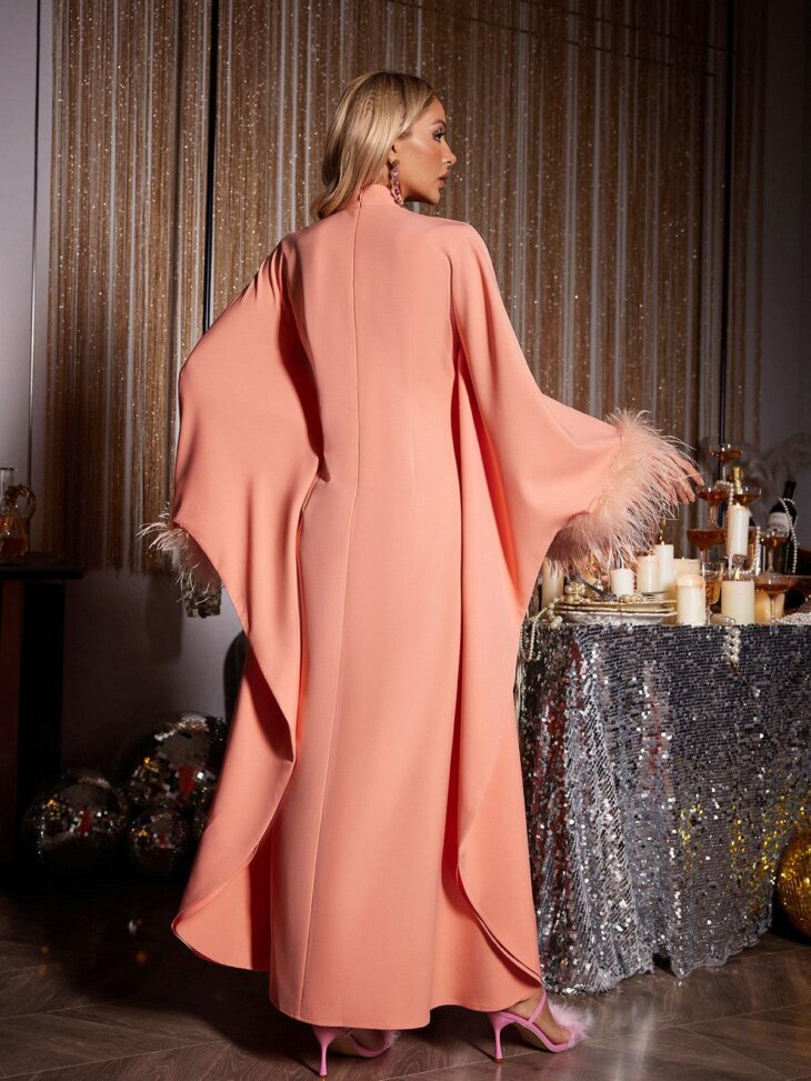 Ceridwen - Robe longue en plumes à manches longues - Orange – Image 2