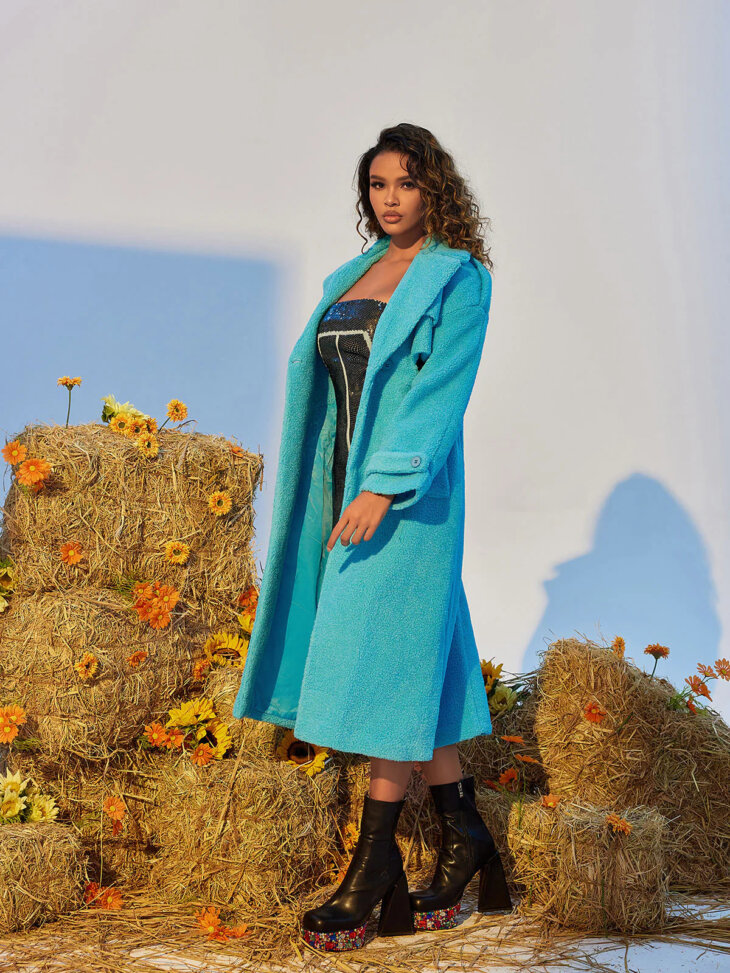 Manteau à revers en fausse fourrure découpé Loki – Image 2