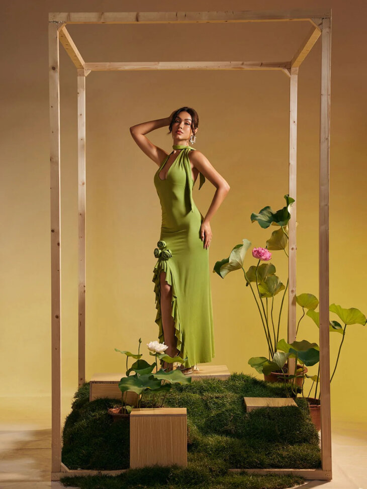 Alara - Robe longue dos nu à volants et fleurs - Vert – Image 5