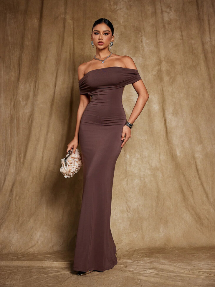 Robe longue à épaules dénudées Riordan