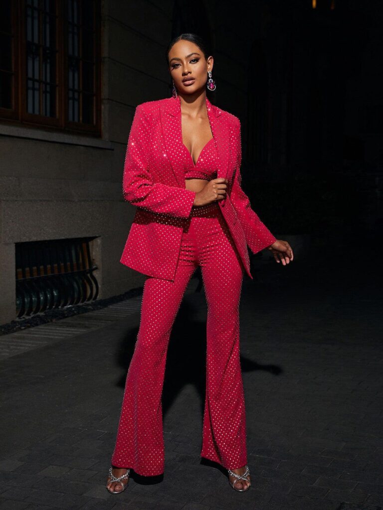 Whitley - Ensemble trois pièces avec blazer orné - Rose vif – Image 5