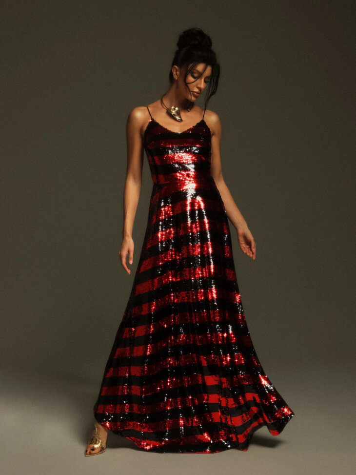 Robe longue à sequins et rayures spaghetti Rupali – Image 5
