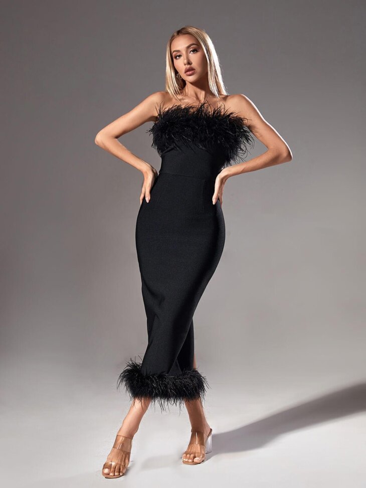 Robe bandage sans bretelles bordée de plumes Salome en noir
