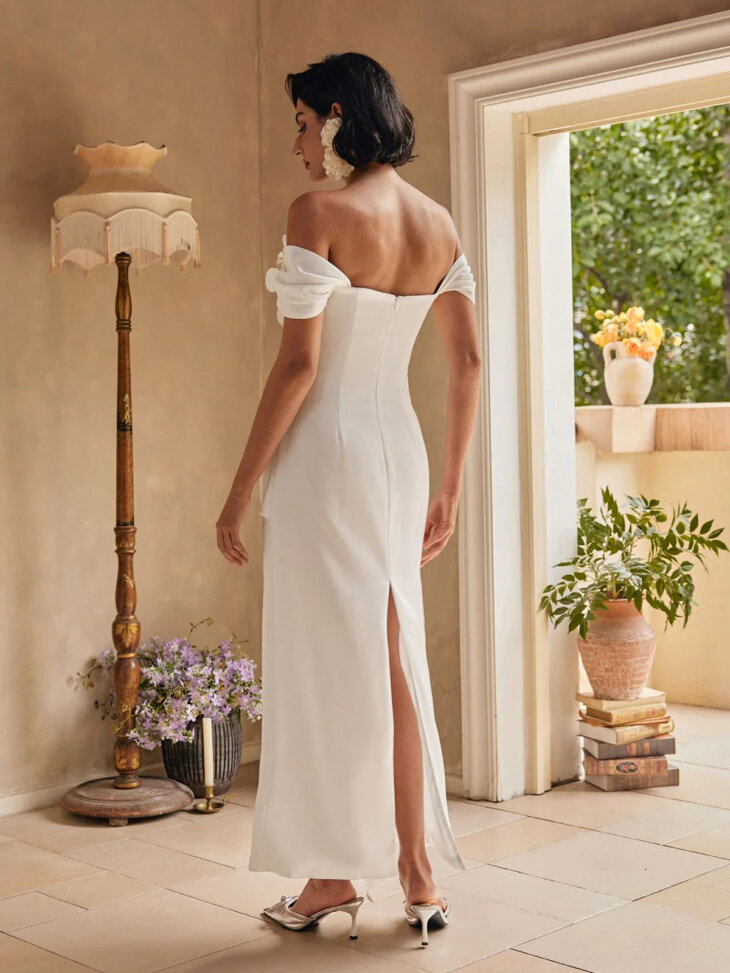 Robe longue drapée à fleurs et épaules dénudées Rekha – Image 2