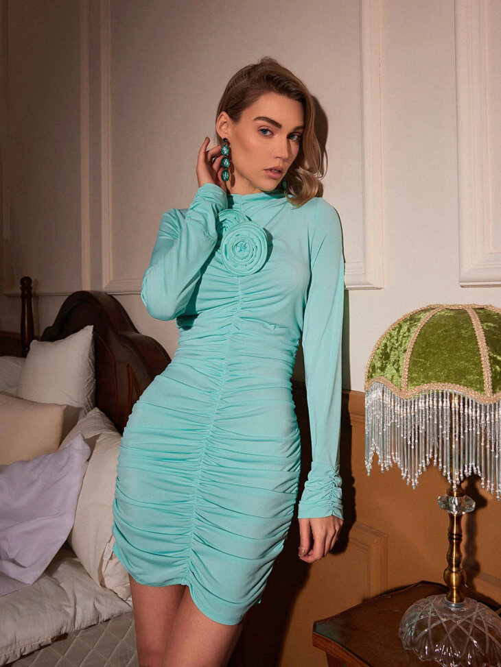 Marni - Mini-robe froncée à fleurs et manches longues – Image 3
